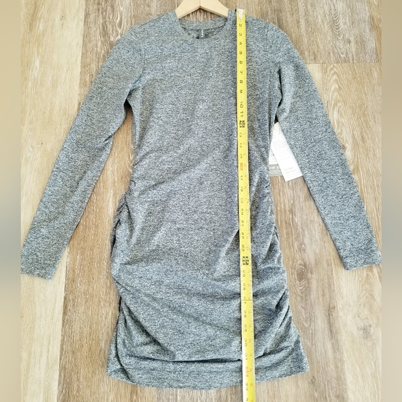 Vuori Women's Long Sleeve Halo Essential Dress NWT Ruching Casual Heather Grey - Picture 7 of 12
